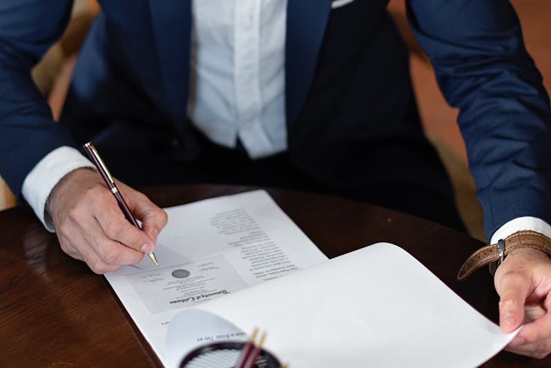 Airbnb Manager Red Flags and Contract Checklist: A 2026 Decision Framework