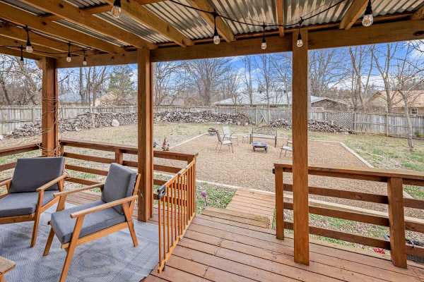 Four-bedroom game-day retreat with fire pit near Razorback Stadium in Fayetteville Arkansas