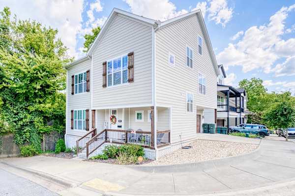 Luxury six-bedroom home near Razorback Stadium in Fayetteville Arkansas managed by Weekender Management